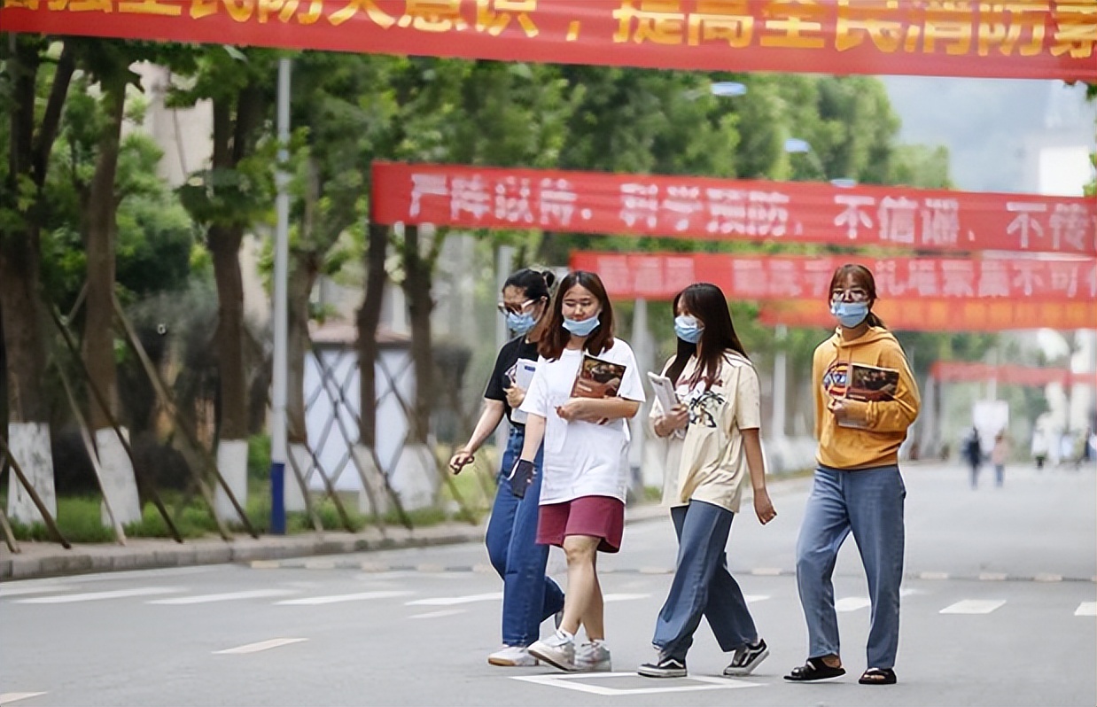 上理工回应男生进女生浴室洗澡拍照 原来是这样的