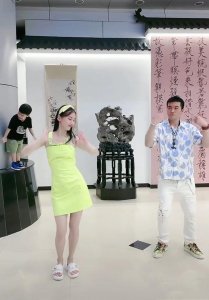 ​杨子老婆陶虹背景资料（杨子罕晒父女合照）