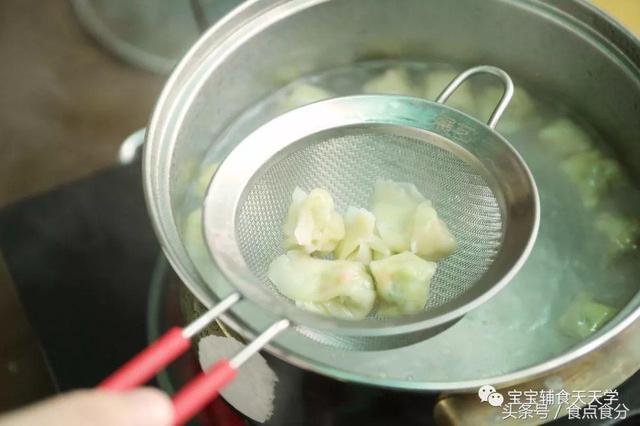 儿童小馄饨的包法图解（宝宝版小馄饨皮薄鲜嫩）(12)