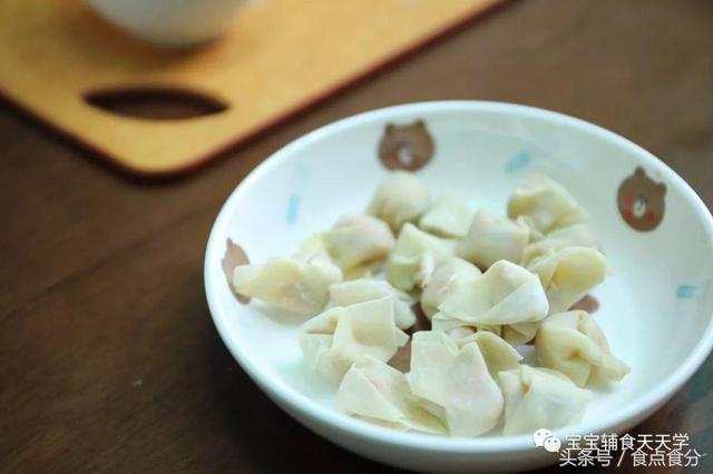 儿童小馄饨的包法图解（宝宝版小馄饨皮薄鲜嫩）(11)