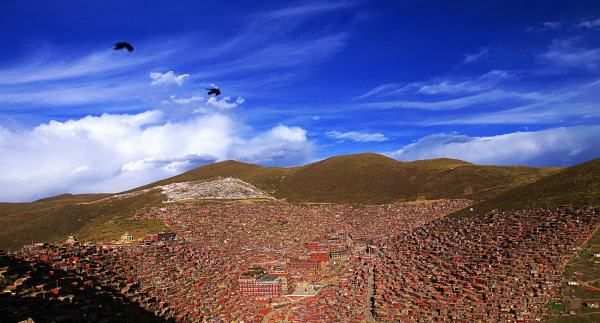 色达在哪里看全景,甘孜色达县在哪里图6