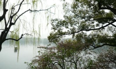 ​春风对什么,夏雨对什么,对对子:红对 2春风对 3草舍对 风瑟瑟对