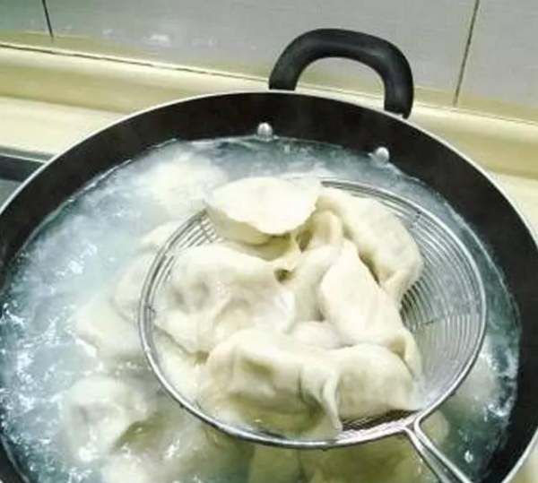 饺子什么时候下锅,煮饺子什么时候放饺子图14