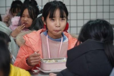 ​中国资助缅甸学生免费午餐(学生免费午餐需要提供什么证明)