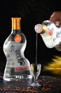 ​泸州8号窖藏价格表_泸州酒8号窖藏多少钱一瓶