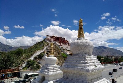 ​布达拉宫建筑历史（布达拉宫是哪个城市的名胜古迹）