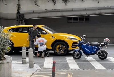 ​后续来了：索赔15万！男子撞上豪车，下跪求情获免赔后竟到处炫耀