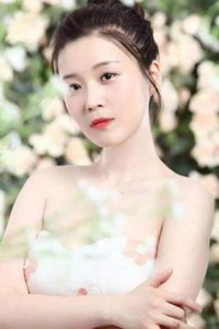 ​胡琳娜（中国内地女演员，丁嘉丽的女儿）