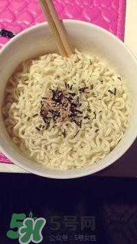 三养火鸡面怎么吃?三养火鸡面食用方法