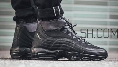 ​nike air max 95 triple black黑魂配色上脚效果怎么样？