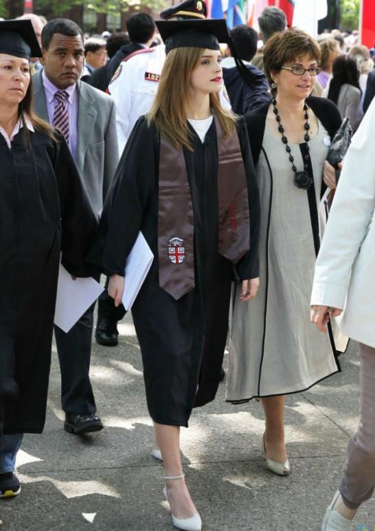 学士服怎么搭配图片 女生学士服搭配图片