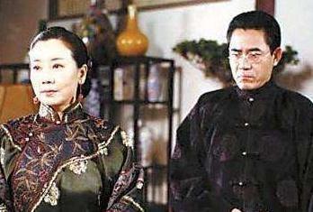 出道39年无绯闻，独宠妻子36年同台无人知，今儿子35岁颜值逆天