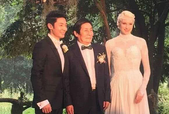 网曝撒贝宁李白离婚，本尊晒妻子孕照和龙凤胎照辟谣