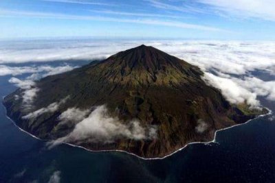 ​好危险！这个岛屿被称为“人类的禁地”，里面的部落长期与世隔绝