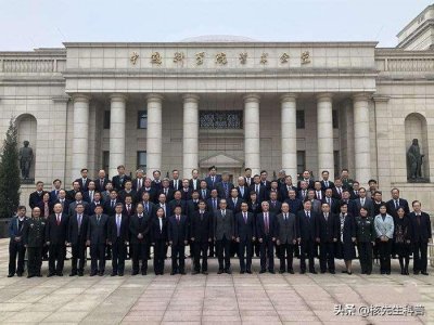 ​入选我国科学院院士需要什么资格？爱因斯坦来中国能评上院士吗？